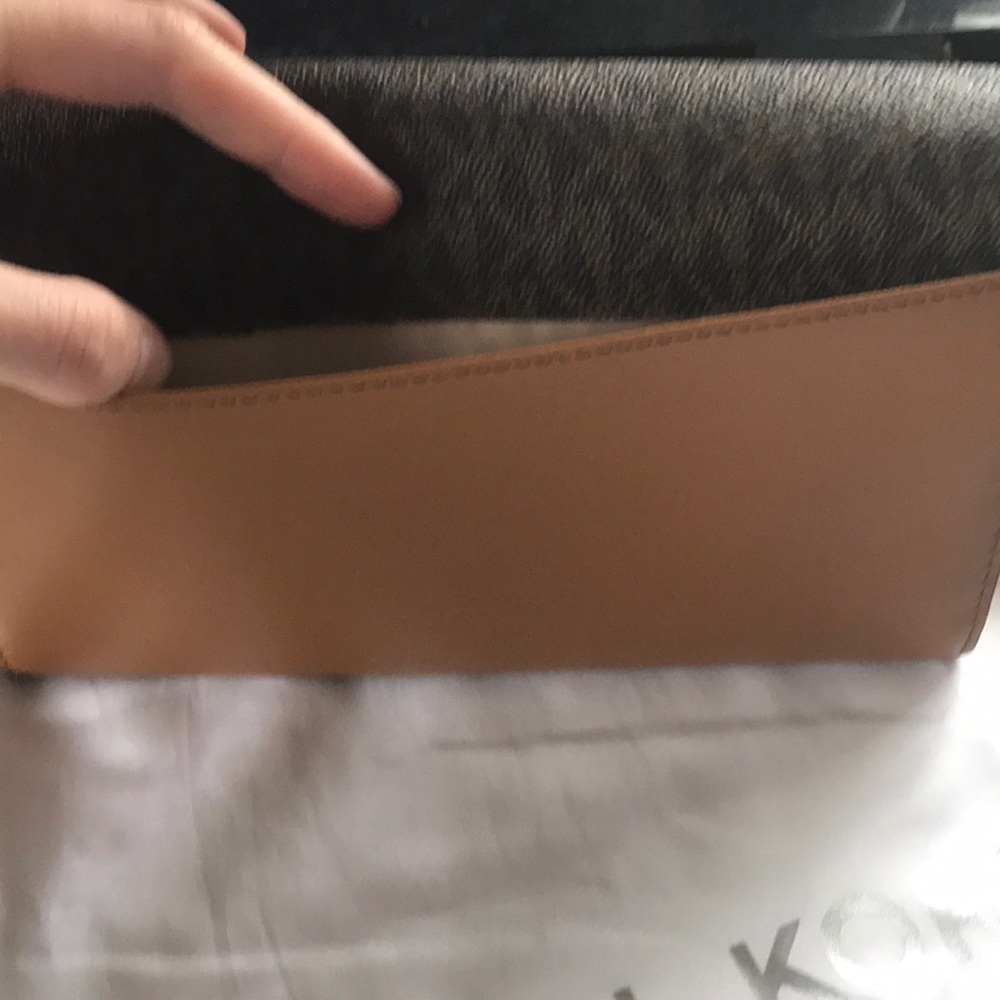 Michael Kors Crossbody - Picture 5 of 6